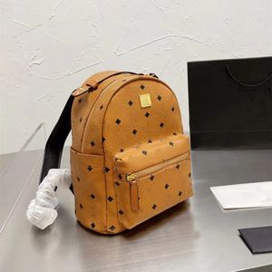 Kvinna Bagpack kvalitetsvaror mode nitar krusiduller ryggsäck handväska skola för tonårsflickor kvinnor stil laptop resa designer handväskor