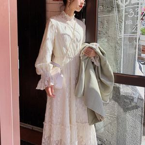 Abiti casual Abito bianco in pizzo francese retrò primo amore da donna Temperamento da fata femminile Primavera Autunno Fondo lungo 2021