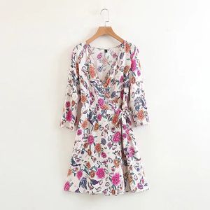 Urlaub Wind Blumendruck V-Ausschnitt Kreuz Kimono Minikleid Freizeit Große Schaukel Kleider Vestidos Damenbekleidung D1288 210430