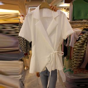 Frühling Süße Kurzarm Kerbe Spitze Up Solide Weißes Hemd Taille Bluse Frauen Tops 210615