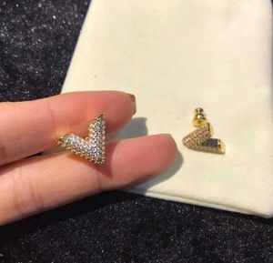Серьга-гвоздик V Words с бриллиантом из 18-каратного золота для женщин на свадьбу PS3087