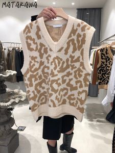 Matakawa Höst och Vintertröja Vest Leopard Skriv ut V-hals ärmlös stickad väst topp koreanska mode ärmlös jacka kvinnor 210513