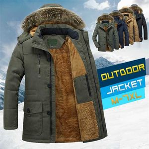 Cappotti invernali da uomo Giacca militare da uomo Spessa calda Parka Collo di pelliccia Giacca lunga Maschile Cappotti antivento Plus Size 211110