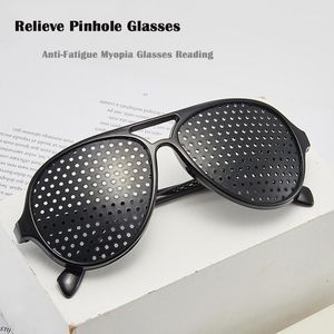Óculos de sol aliviam óculos de pinhole homens mulheres corretivas anti-fadiga miopia leitura exercício protetor olhos negros atacado