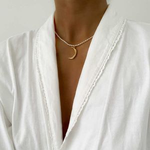 Titanium med 18k Retro Naturlig Pearl Moon Choker Halsband Kvinnor 361 L Rostfritt stål Smycken Runway Party Gown Japan Koreansk