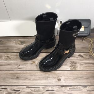 Toppkvalitet Kvinnor Berömda Skor Läder Martin Stövlar Round Head Högklackat Tjocka Klackar Kvinna Sko Lace Up Plattform Bottenficka Stövlar Zipper Kvinnor Short Boot R11