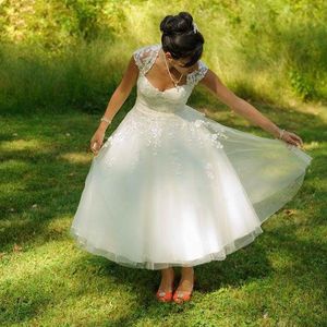 Korta bröllopsklänningar en linje vit tyll vintage älskling bröllop klänning spetste te längd brudklänningar 2021270u