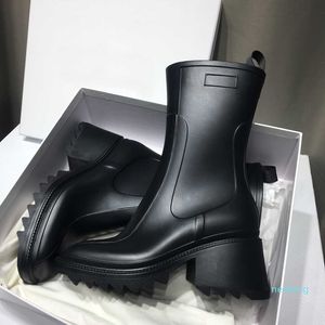 Designer Betty Women Boots Clássico Não-deslizamento Rois Martin Sapatos Nylon Militar Deserto Deserto Combate Curto Botinhas De Couro Forro Removível Bolsa 877