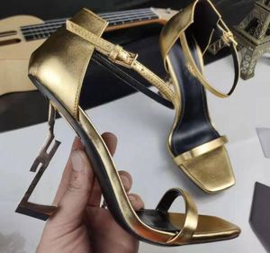 Berühmtes Design Damensandale Luxusdesigns Cassandra Sandalen Kleid Schuhe High Heels Lady Sandalies Opyum Bernsteinfarbenes Lackleder Schnalle Knöchelriemen quadratisch