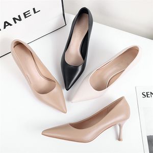 Summer Women Shoes High Heels Sexy Ladies Classic Spioste Toe 6.5cm Cienkie Heel Heel Miękkie Wygodne Karier Office Obcasy 210520