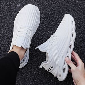 Toptan 2021 En Kaliteli Koşu Ayakkabıları Erkekler Kadınlar Spor Süper Işık Nefes Üçlü Beyaz Mavi Açık Sneakers EUR 39-44 WY02-H917