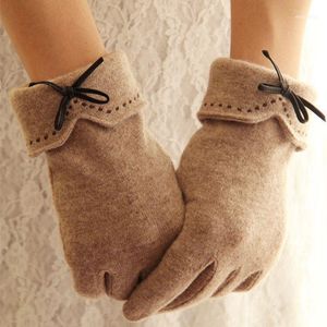 Luvas femininas outono inverno elegantes de lã e veludo com tela sensível ao toque quente com arco de dedo cheio luvas bordadas1