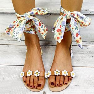 Vrouwen Bohemen Cross Tied Sandals Vrouwelijke Applicaties Lace Up Flat Ladies Casual Flower Shoes Dames Beach Footwear Plus Size