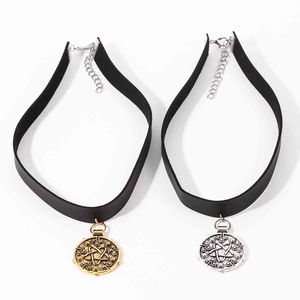 Designer halsband lyx smycken punk yennefer medaljong pendant svart läder choker vild jakt spel cosplay gotiska kedja kvinnor