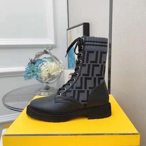 2021 Женщины Дизайнерские Ботинки вязаные растягивающие Мартин Черный Кожаный Knight Короткий Короткий дизайн Boot Design Повседневная Обувь Люксы Размер 35-40 Без коробки Pojhrssex