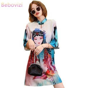 M-xxl 2021 Peking Opera Print Fashion Modern Trend Cheongsam Klänning för Kvinnor Kortärmad Qipao Traditionella Kinesiska Kläder Etniska Kläder