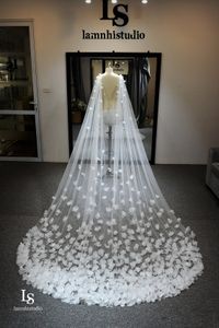 Vit Bridal Veil 3m Long Wedding Veils Wrap 3d Flower Lyxig för Brud med Comb Velos de Novia Cathedral