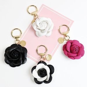 Portachiavi con fiore di camelia Ciondoli per borsa Ciondolo in pelle PU Portachiavi per auto Accessori Nero Bianco Rosa rossa Portachiavi per gioielli Porta anelli per donna