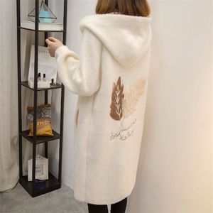 Höst vinterkläder europeiska och amerikanska toppar kappa imitation lamm päls kvinnlig koreansk stil feminin 210427