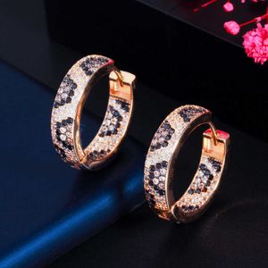 Shiny Micro Pave Cubic Cyrkonia Złoty Kolor Okrągły Leopard Hoop Kolczyki Dla Kobiet Unikalny Biżuteria Prezent Cz871 210714