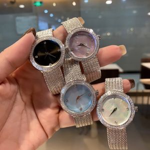 Ny Classic Brand Crystal Quartz Armbandsur 4 Diamant Rostfritt Stål Klocka Sign Brev Logo Mor av Pearl Shell Dial Clock