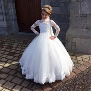 2021 Söt blommaflickor klänningar för bröllop High Neck Vit Lace Appliques Pärlor Långärmade Födelsedag Barnkommunion Girl Pageant Gowns
