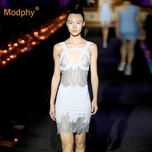 Kvinnors Ärmlös V-Neck Backless Lace Stitching Bodycon Bandage Klänning Höst Kändis Runway Party Vestidos 210527