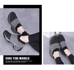 2022 Storstorlek Kvinnors Skor Air Kudde Flyga Stickning Sneakers Over-Toe Shos Fashion Casual Socks Shoe WM2219