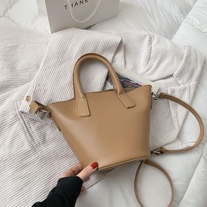 Han Edition One-Counter Malleclined Bag Leisure سعة كبيرة سلة صلبة سلة باليد يدوي