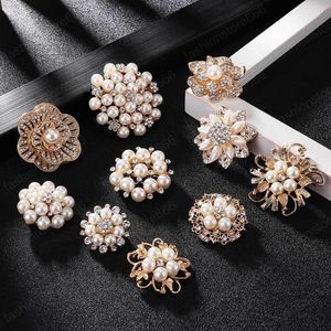 Big Pearl Crystal Pins for Girls Rhinestone Flower Buttons Brooches Women Wedding Brooch Jewelry Fashion Accessories Gift