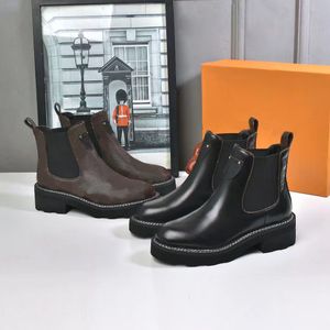 Alta Qualidade Famoso Designer Black Brown Forma Couro Botas Curtas Mulheres Outono e Inverno Flat Bottom Anti Slip Clássico Sapatos Femininas Sapatos Baixo Calcanhar Low Letter Tamanho 35-42