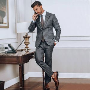 Abiti da uomo a righe verticali grigie Abiti da uomo con risvolto con risvolto per blazer da sposa Abiti da sposo gessati Giacche da ballo slim fit con pantaloni