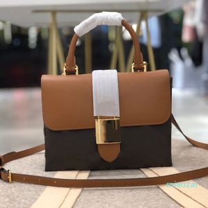 Väska 2021 Luxurys Väskor Designers Present Läder Skulder Messenger Mode Material 21cm