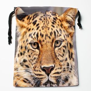 Förvaringspåsar Leopard Animal Drawstring HD Print 18x22cm Ankomst Mjuk satinväv Resuable Klädpåse Skor 12.2