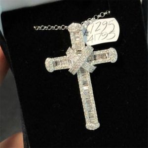 Handgjorda långa diamant CZ Cross Pendant Real 925 Sterling Silver Party Wedding Pendants Halsband för kvinnor Män Moissanite smycken