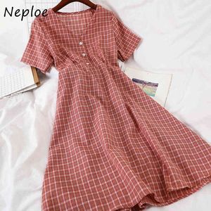 Neploe V-Ausschnitt Pullover Kurzarm Kleid Frauen Vintage Plaid Mehrfarbige Vestidos Hohe Taille Hüfte A-Linie Robe Sommer 210510