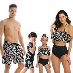 Familienlook Passender Badeanzug Leopardenmuster Mutter Tochter Vater Sohn Männer Jungen Strand Shorts Kleidung 210521