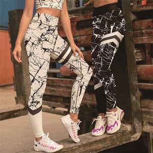 Ins-Style Stripe Printed Leggings Fashion Womens För Leggins Slim Stretch Byxor Svart Vit Texturbyxor 211008