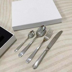 2021 홈 주방 포크 클래식 디자인 Drinkware 세트 패션 Unisex 4pcs Flatware