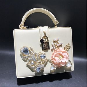 Factory wholesale women leather shoulder bags beautiful Pearl flower Beads handbags European foreign trade diamond handbag street trend hard box chain bag