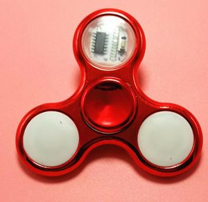 2021 멋진 멋진 LED 빛 변경 Fidget Spinners 장난감 어린이 장난감 자동 변경 패턴 무지개 빛을 가진 스타일 손 회 전자
