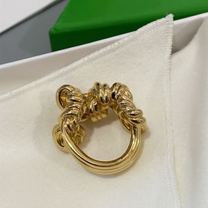 Pierścienie zespołowe gwiazdy z tym samym pierścieniem Twist Exquipite, jasnoziergna modna modna marka Mężczyźni i kobiety biżuterii Akcesoria biżuterii