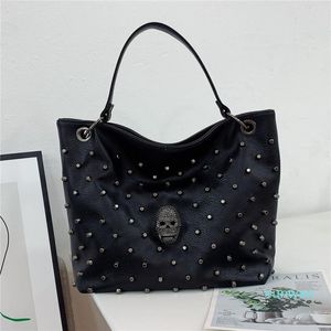 Worki wieczorowe Punk Nit Rivet Samica Torba Na Ramię Duża Pojemność Moda Czaszka Design Kobiety Torebki PU Skórzane Panie Messenger Black Big Tote