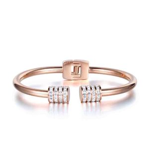 Jeemango New Design Rhinestone Cuff Bangles & Bracelets Jewelry Rose Gold Color Stainless Steel Wedding Bangle for Women B17053 Q0717