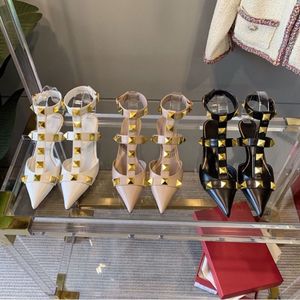 2023 Sapatos de Casamento Bombas Femininas Sandália de Salto Alto Nude Moda Alças de Tornozelo Rebites Sexy Nupcial