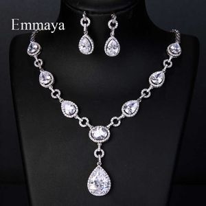 Emmaya Fashion Clear CZ Smycken Stetsar Brilliant Cubic Zircon Bröllopsfest Örhängen Halsband Smycken Satser för tung middagsgåva H1022