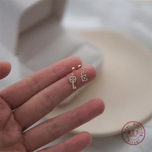 Ohrstecker aus S925-Sterlingsilber, asymmetrischer Kristall-Schlossschlüssel-Ohrring für Damen, eleganter Freundinnen-Freundschaftsschmuck