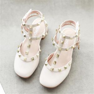Детские девочки Baotou Sandals Princess Римская обувь Весна Летние Детская Обувь Заклепка Квадратный рот Кожаная обувь