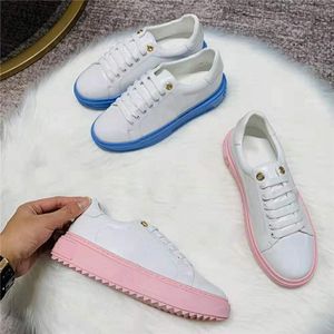 Mode Kvinna Casual Shoes 2021 Lätt Varm Soft Sole Spring And Autumn Ladies Outdoor White Sneakers