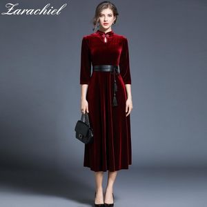 Kinesisk stil Cheongsam Spring Women Neck Pleated Long Vintage Dark Red Velvet Klänning Hög midja med Bälte 210416